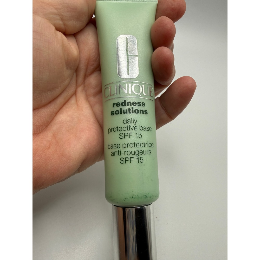 Clinique Redness Solutions Daily Protective Base SPF 15 Green Tint Primer 1.35oz - Picture 2 of 4